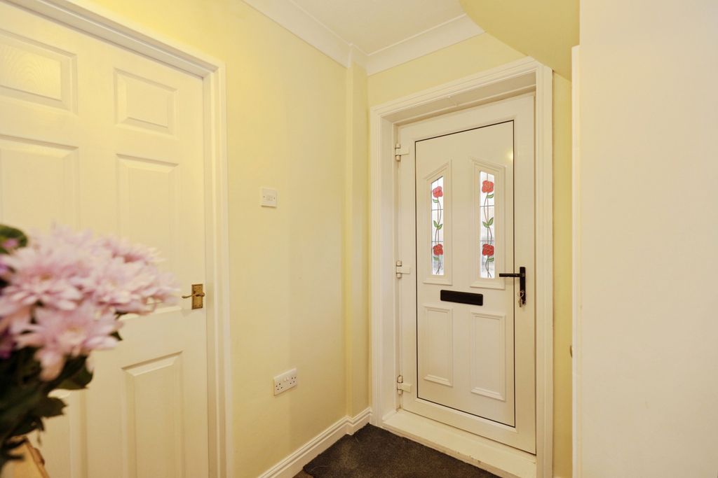 Property photo 2 of 15 Hallway (1)