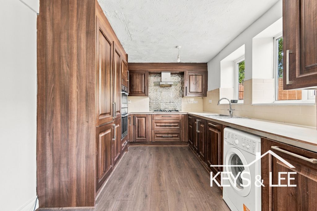 Property photo 3 of 20 5562283