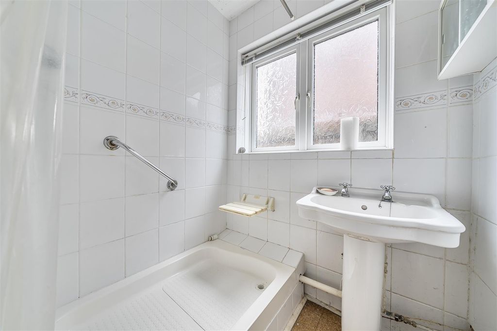 Property photo 3 of 19 1348494-12-68B8549De6F39.Jpg
