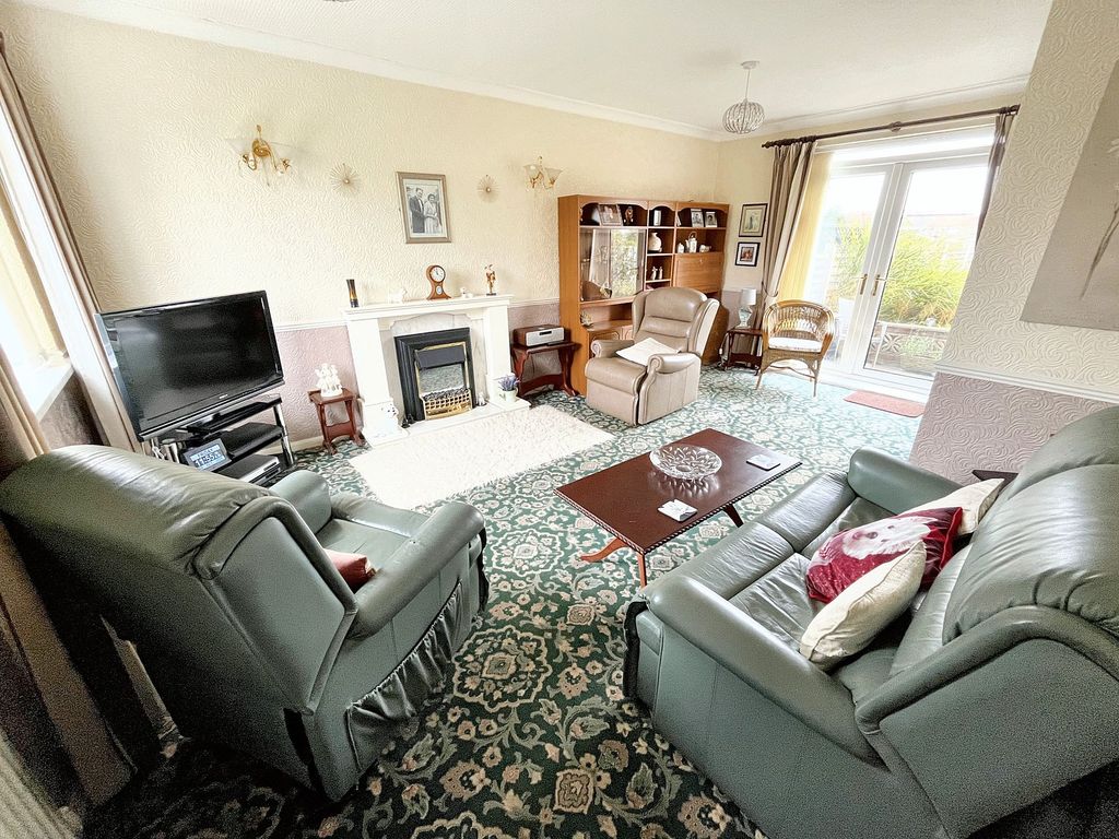 Property photo 3 of 27