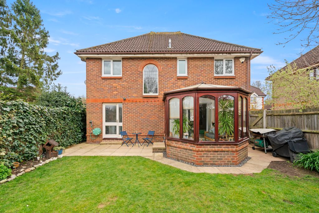 Property photo 1 of 28 5 Summer Place Kt15019