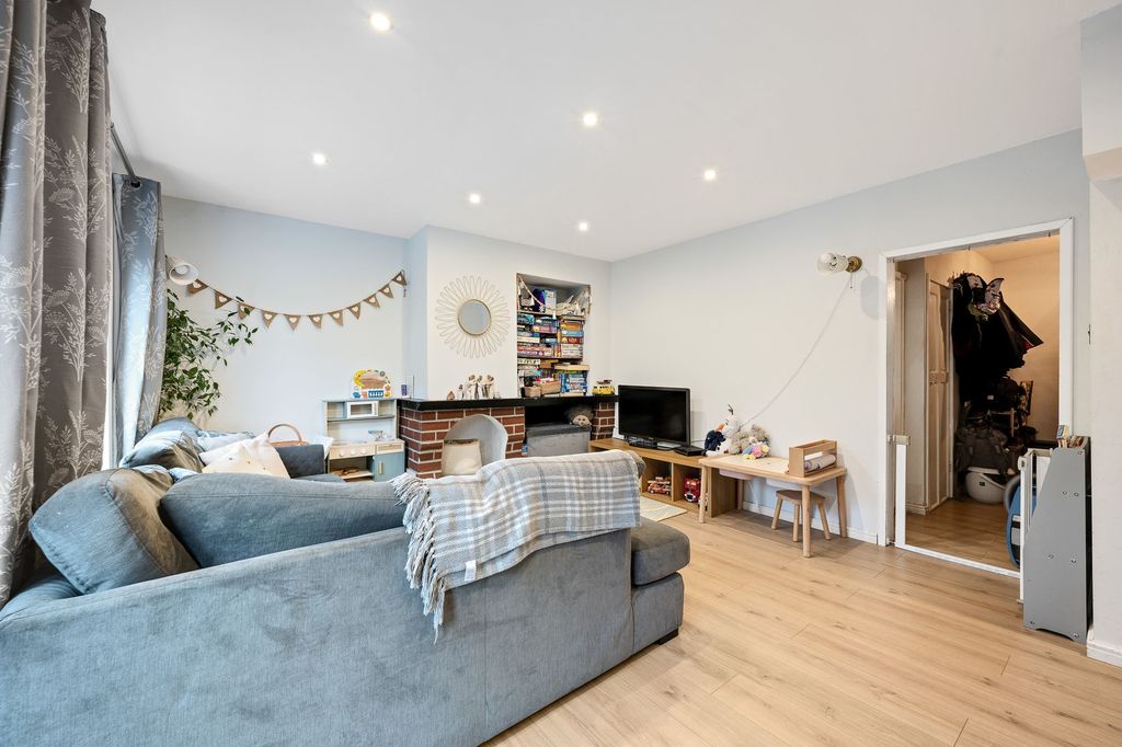 Property photo 2 of 12
