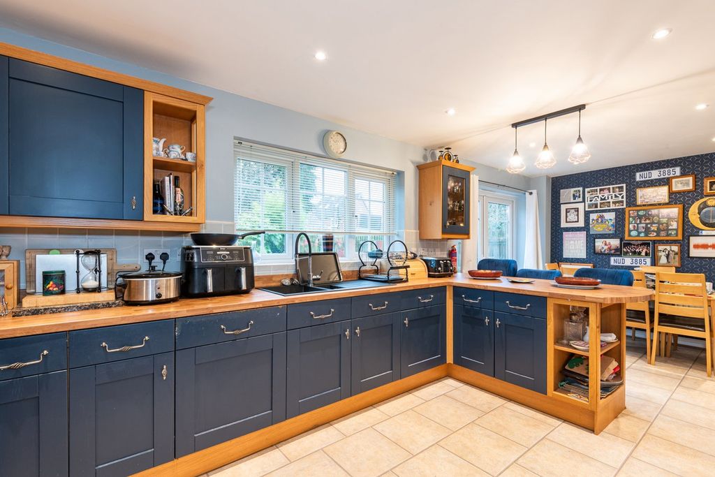 Property photo 3 of 23 Dining Kitchen