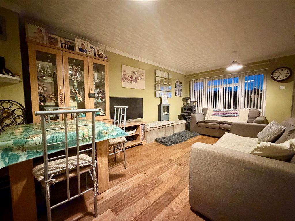 Property photo 3 of 8 Lounge/Diner