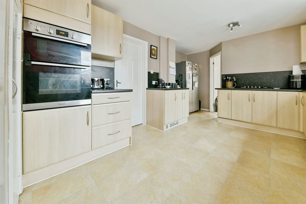 Property photo 2 of 30