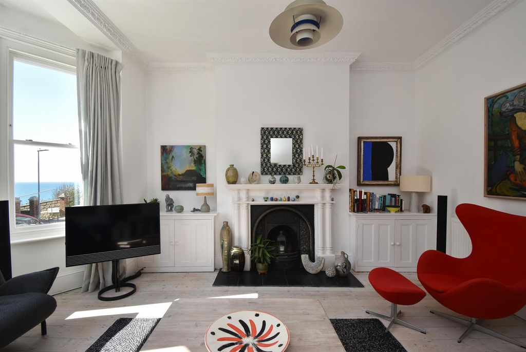 Property photo 1 of 36 Living Room