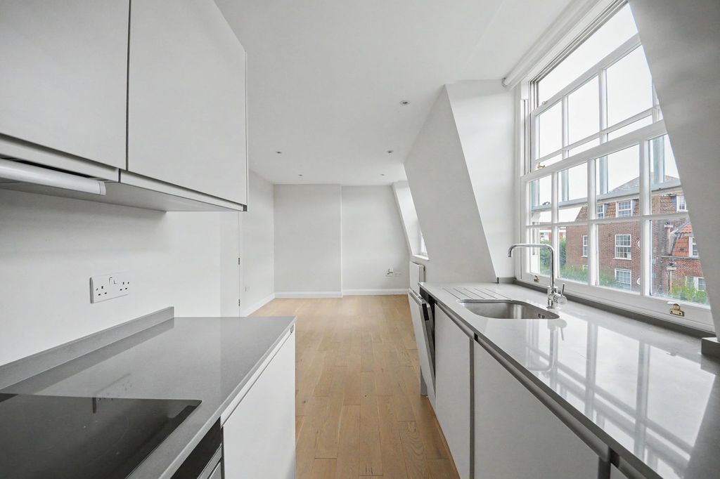Property photo 2 of 9 Flat 4, York House, 4, Wigmores South, Welwyn Garden City, Al8 6Pl