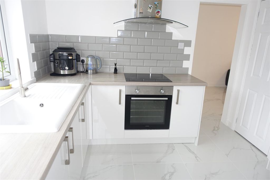 Property photo 2 of 13 Kitchen