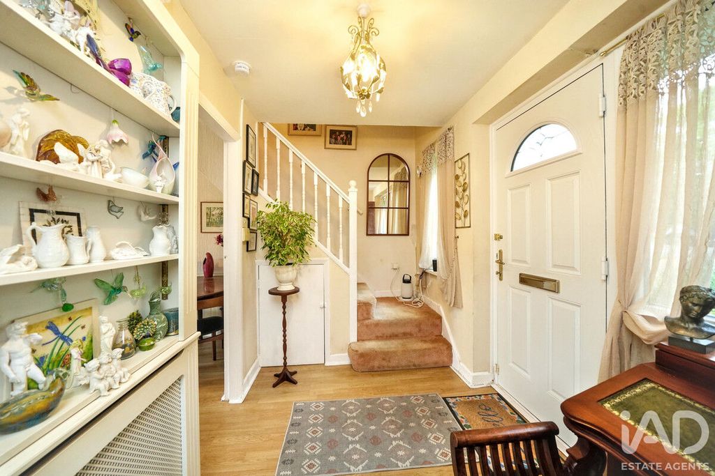 Property photo 3 of 41