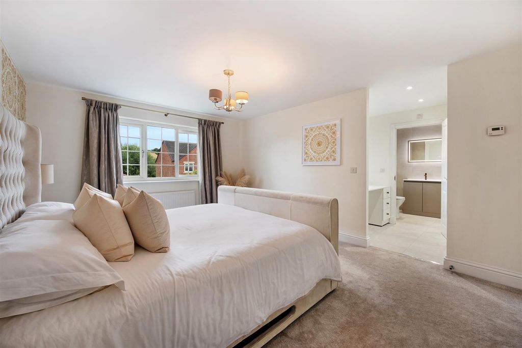 Additional image 13 of 6 bed detached house to rentAspen Drive, Scarcroft, Leeds LS14