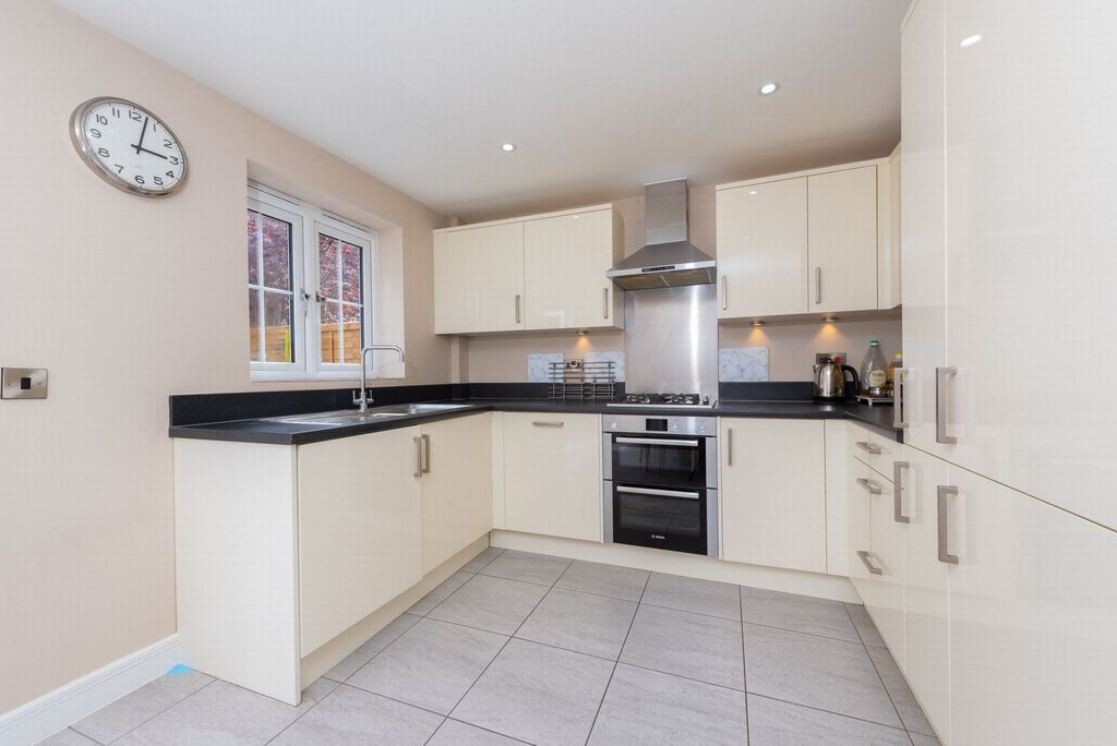 Property photo 3 of 12 Kitchen