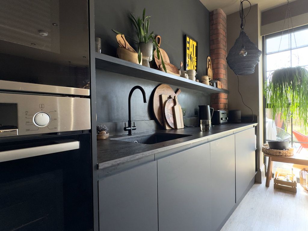 Property photo 2 of 40