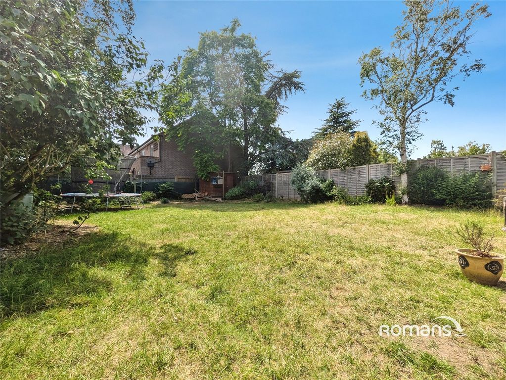 Property photo 2 of 14 Picture No. 17