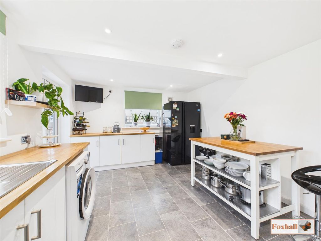 Property photo 2 of 18 Kitchen