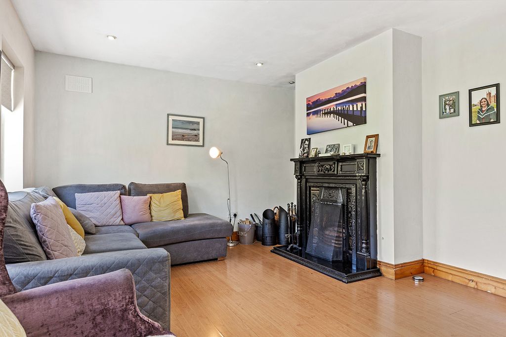 Property photo 3 of 34