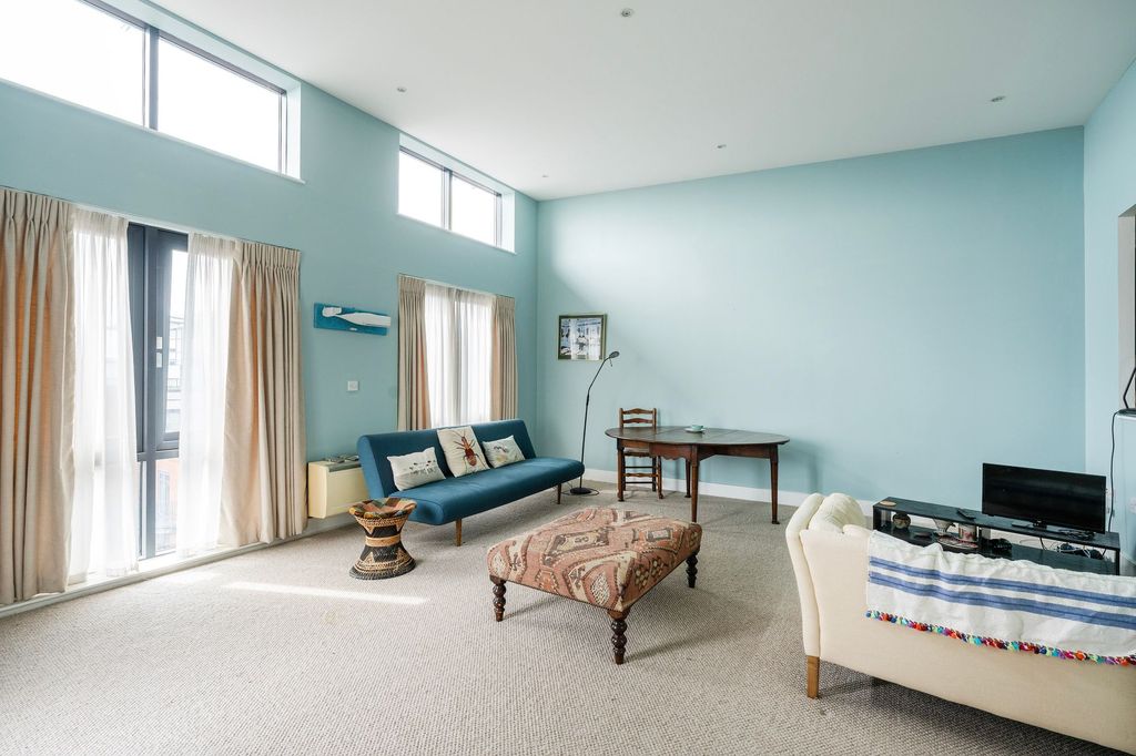 Property photo 3 of 22