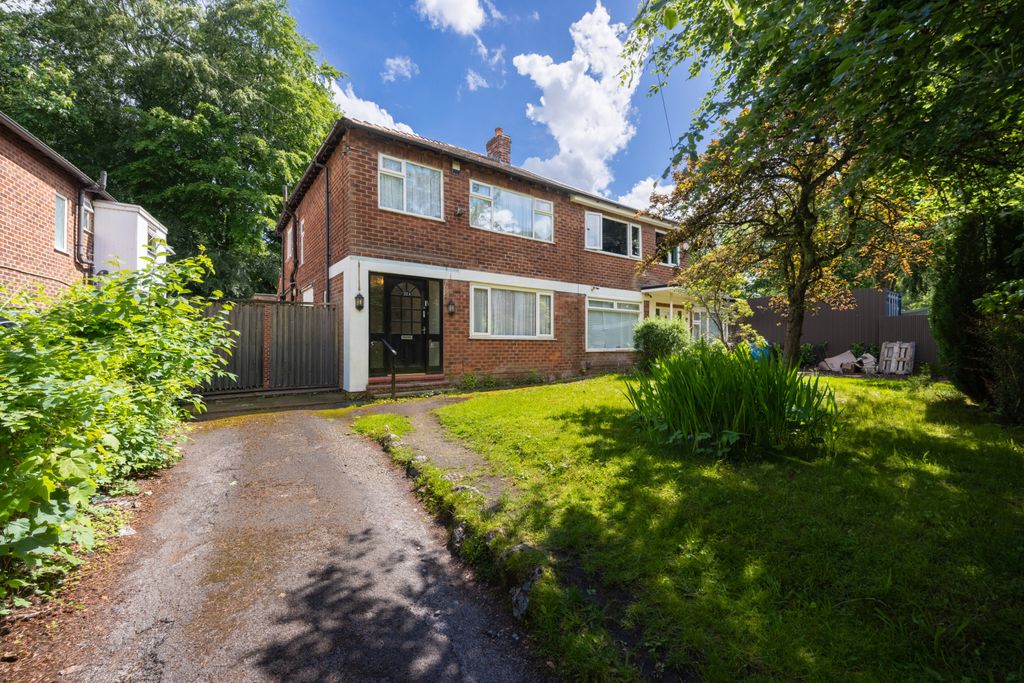Property photo 1 of 26 Singleton Road, M7 4Lu