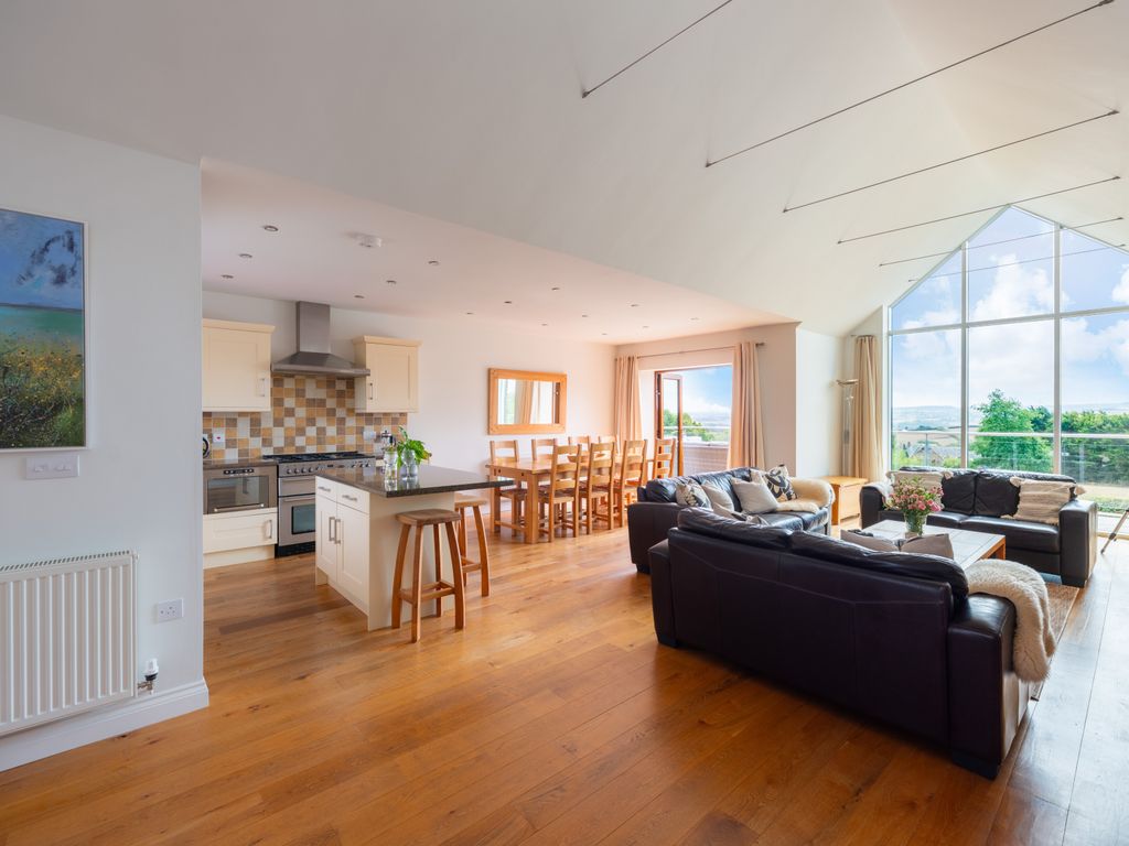 Property photo 2 of 22 Higher Treglyn 2-1