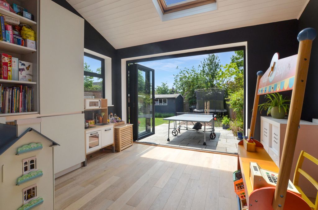 Property photo 2 of 33