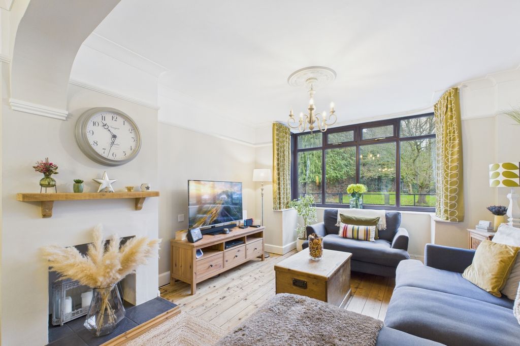 Property photo 2 of 24 Picture No. 11