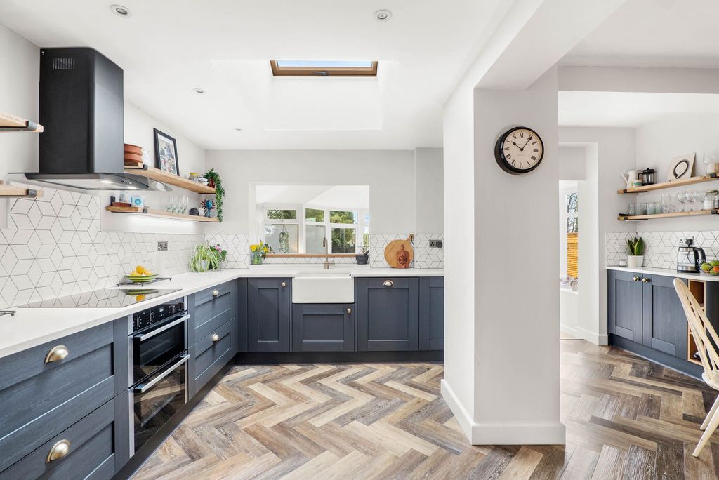 Property photo 3 of 24