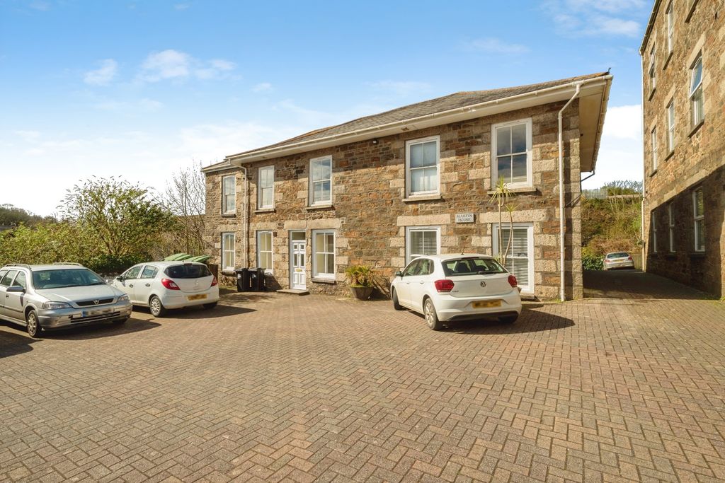 Property photo 1 of 11 Whole Building