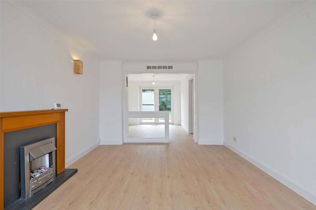 Property photo 3 of 16 Sitting Room