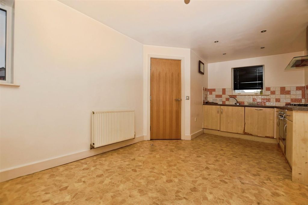 Property photo 3 of 15 Kitchen / Diner