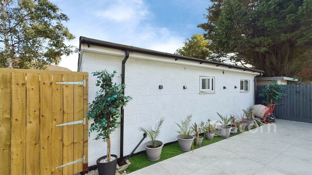 Property photo 1 of 6 E35Ad91c--44Bf-Ae...