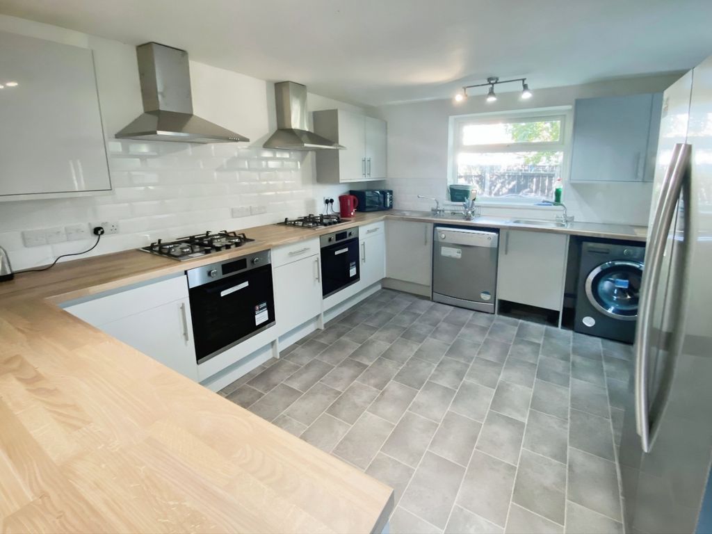 Property photo 2 of 19 4015424