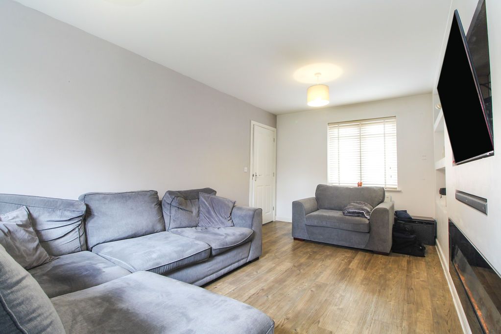 Property photo 3 of 19 Lounge