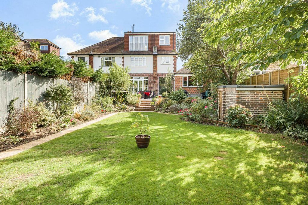 Property photo 3 of 13 Garden