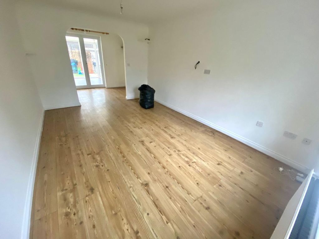 Property photo 2 of 18 Sitting Room