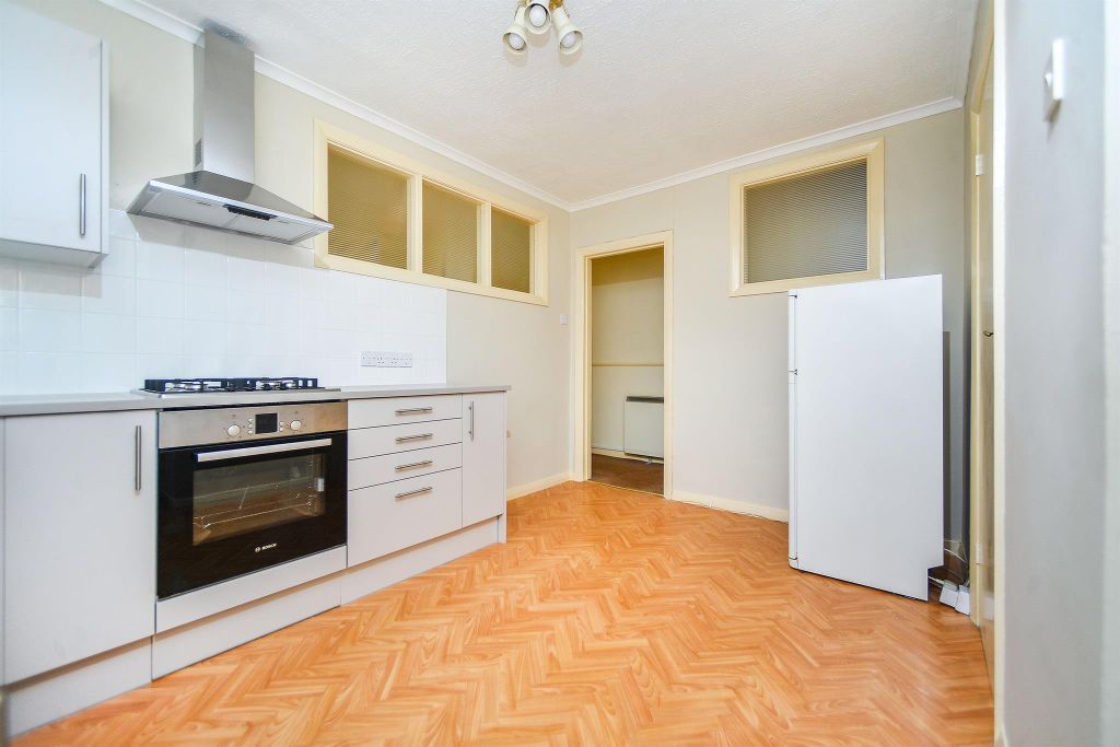 Property photo 3 of 6 Kitchen
