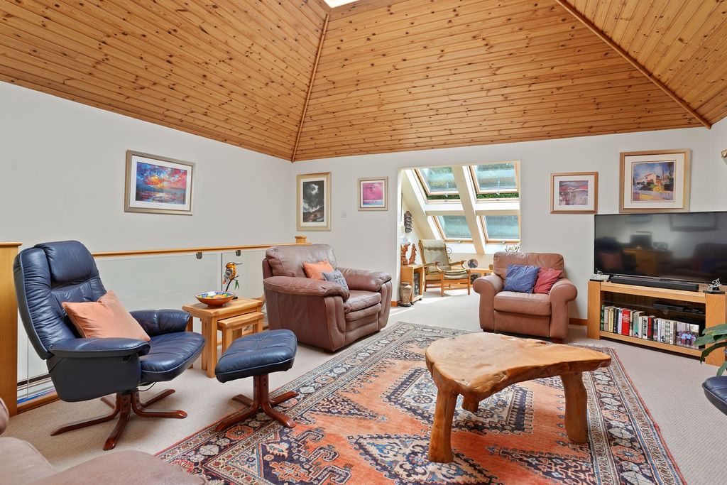 Property photo 3 of 35