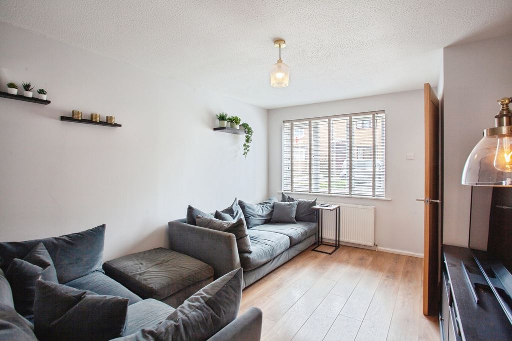 Property photo 3 of 20 Pbox-Img.Jpg