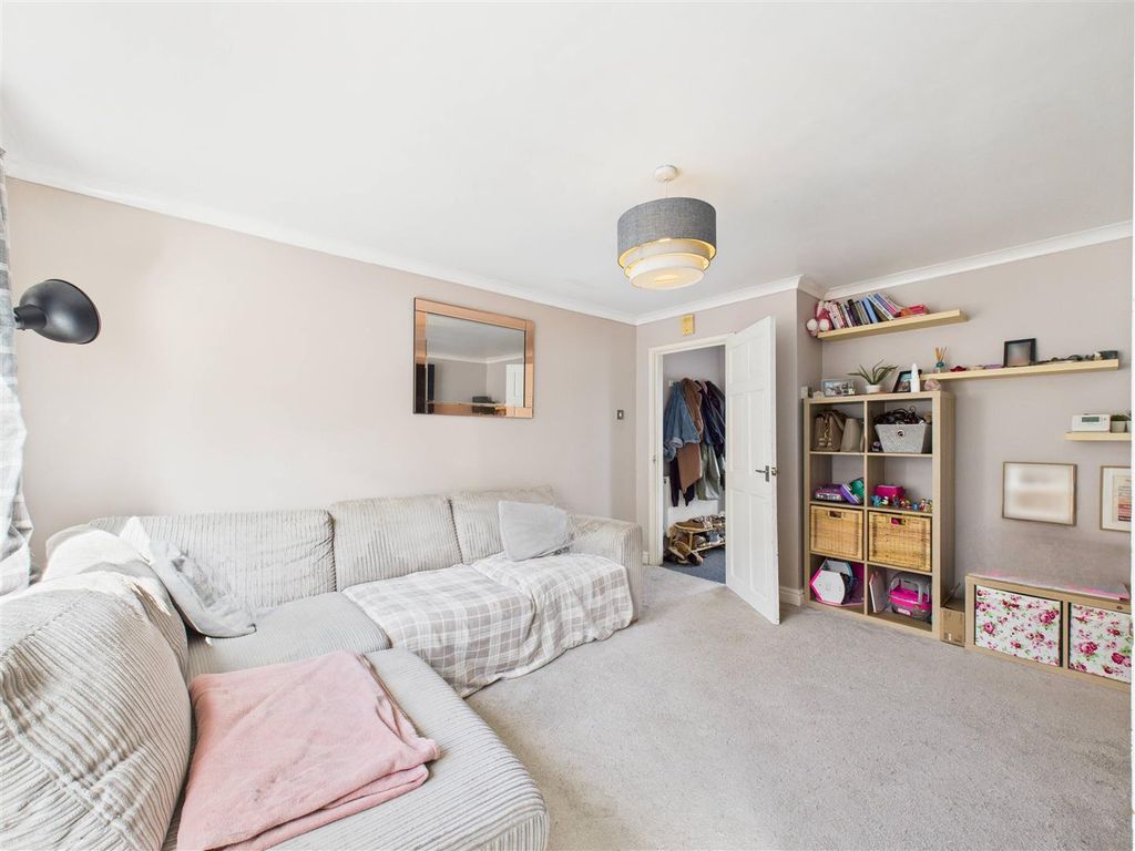 Property photo 3 of 12 Cam05207G0-Pr0012-Still006.Jpg