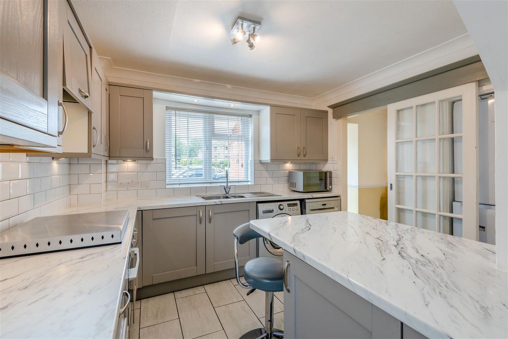 Property photo 2 of 16 8658190-Interior04.Jpg