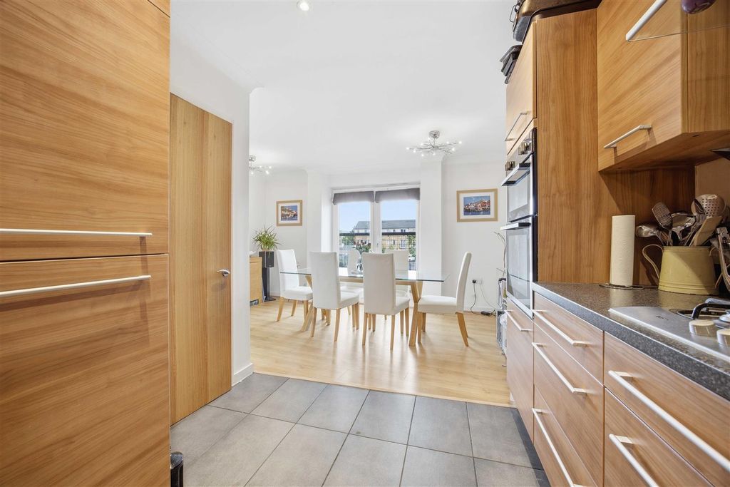 Property photo 3 of 22 Kitchen / Dining Area