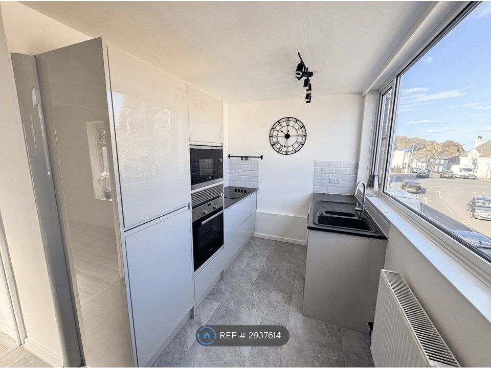 Property photo 1 of 6 Kitchen