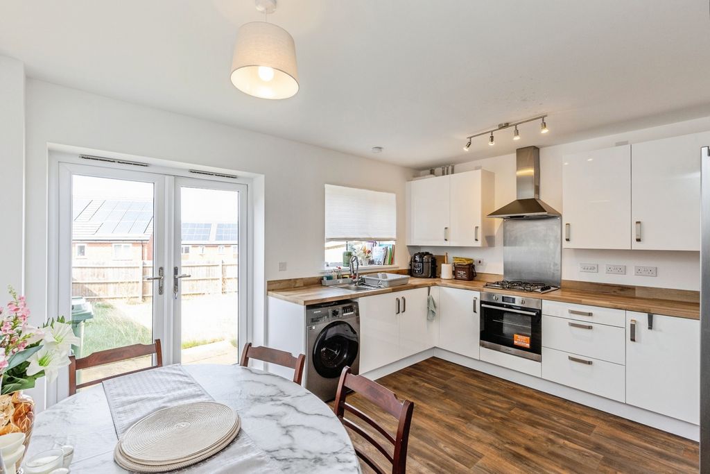 Property photo 3 of 21 Pbox-Img.Jpg