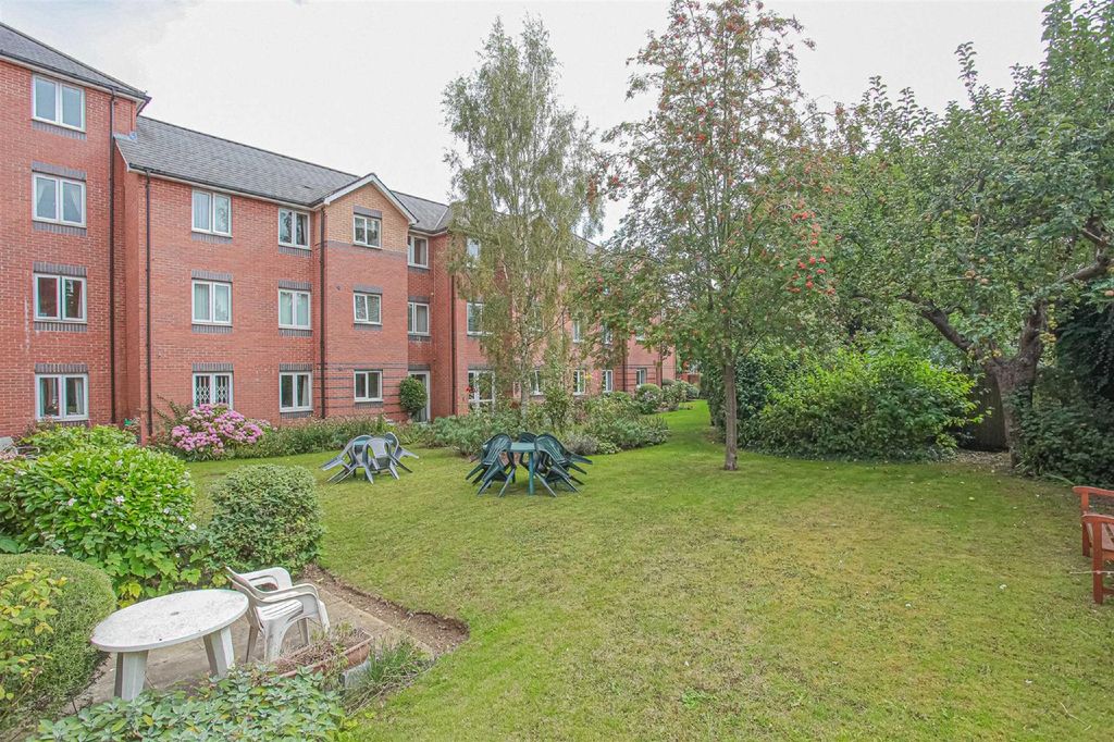 Property photo 1 of 9