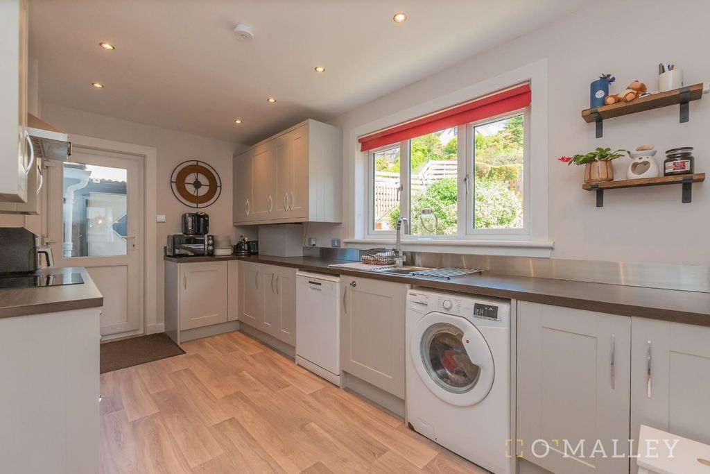 Property photo 2 of 33 Kitchen