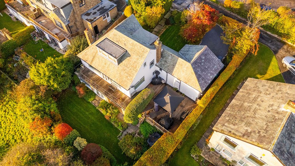 Property photo 2 of 32