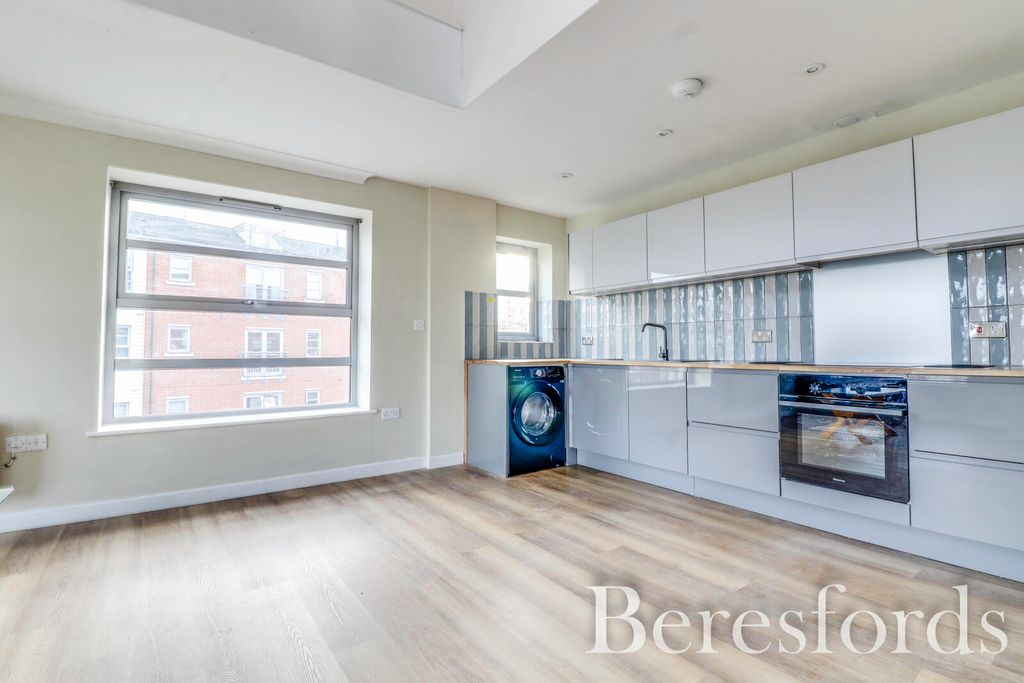 Property photo 3 of 12 Picture 3