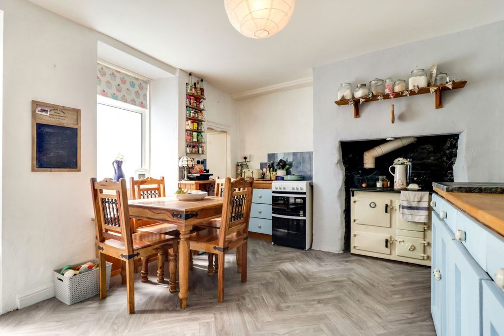 Property photo 2 of 17 Img_4079-Img_4081