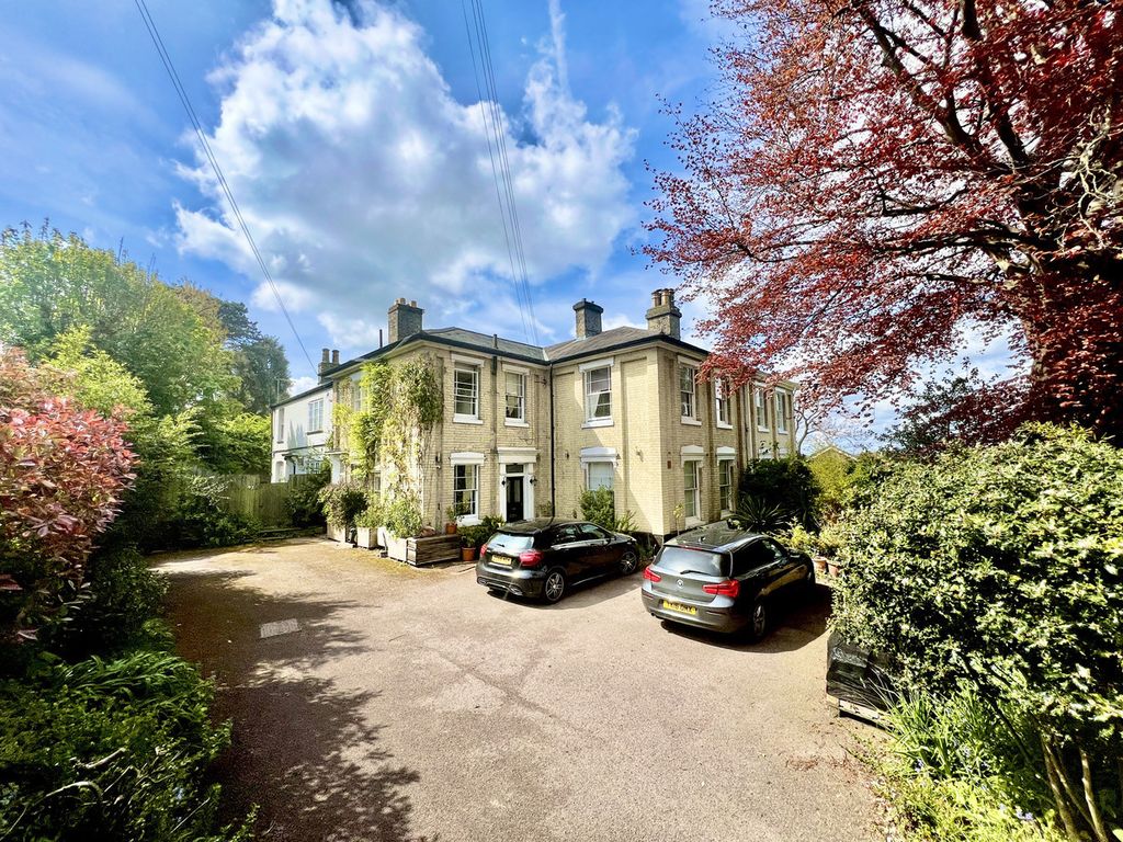 Property photo 2 of 14