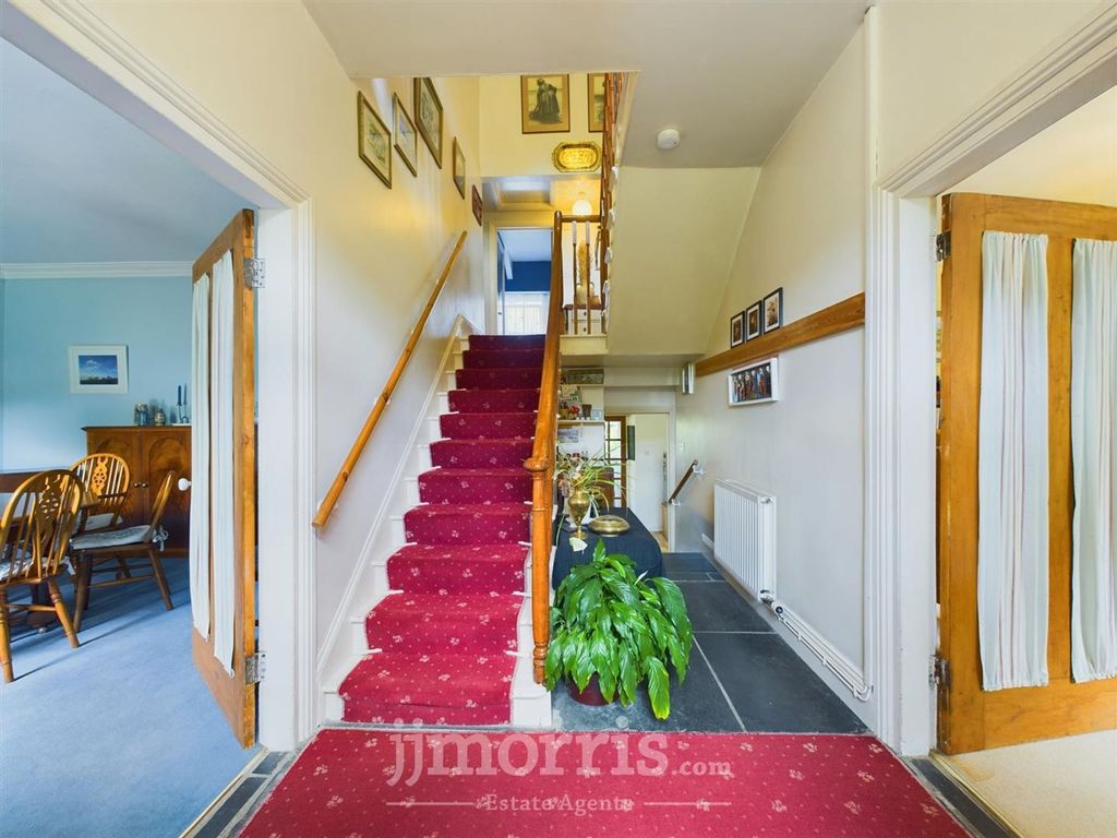 Property photo 3 of 41 Hallway