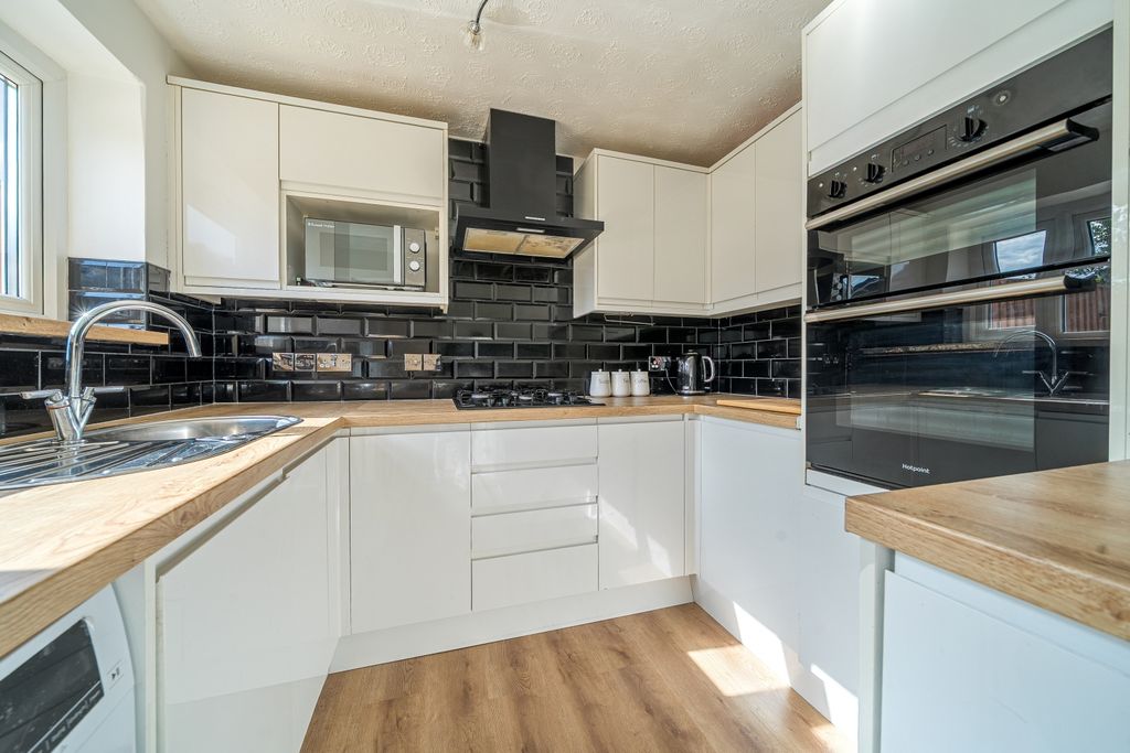 Property photo 2 of 20 1467101 (8)