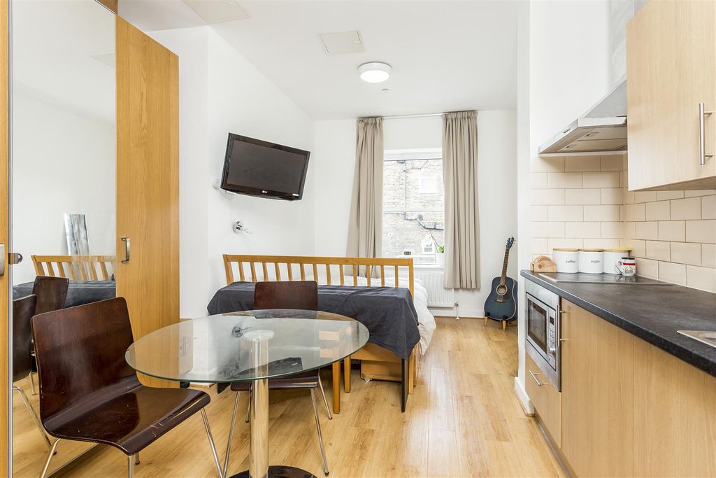 Property photo 1 of 5 Lettings Hammersmith Shepherds Bush Road - Full St